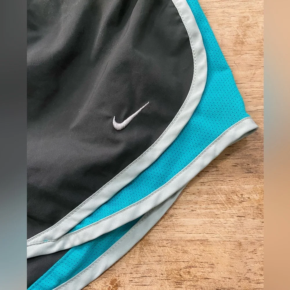 Nike Dri Fit Tempo Women’s Sz M Dk Gray/Teal Lined Running Shorts‎